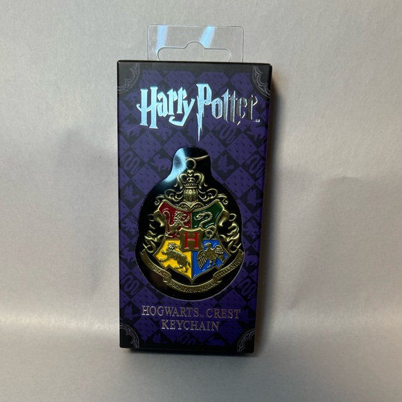Warner Bros. Other - Harry Potter Hogwarts crest keychain